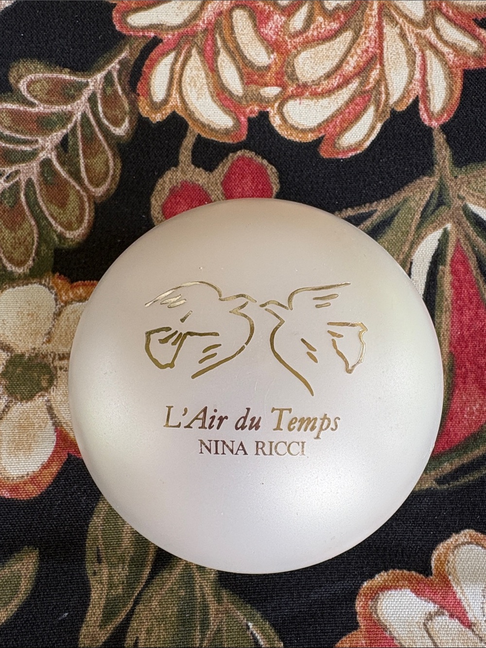 Nina Ricci L'Air du Temps Setting Powder Compact - White and Gold